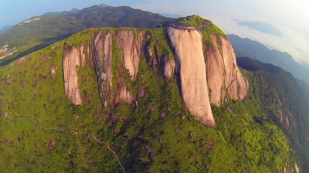 金铙山原名大历山,又名太弋山,海拔1858米,在我国东南仅次于台湾玉山