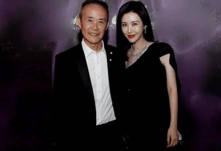 王石在婚后也尽量满足田朴珺的物质需求,除了钱,房,车子,还帮她投资