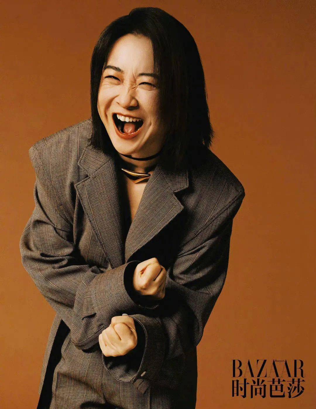 贾玲穿搭来了,2024第一位时尚偶像就是她了_衣服_成为了_prada