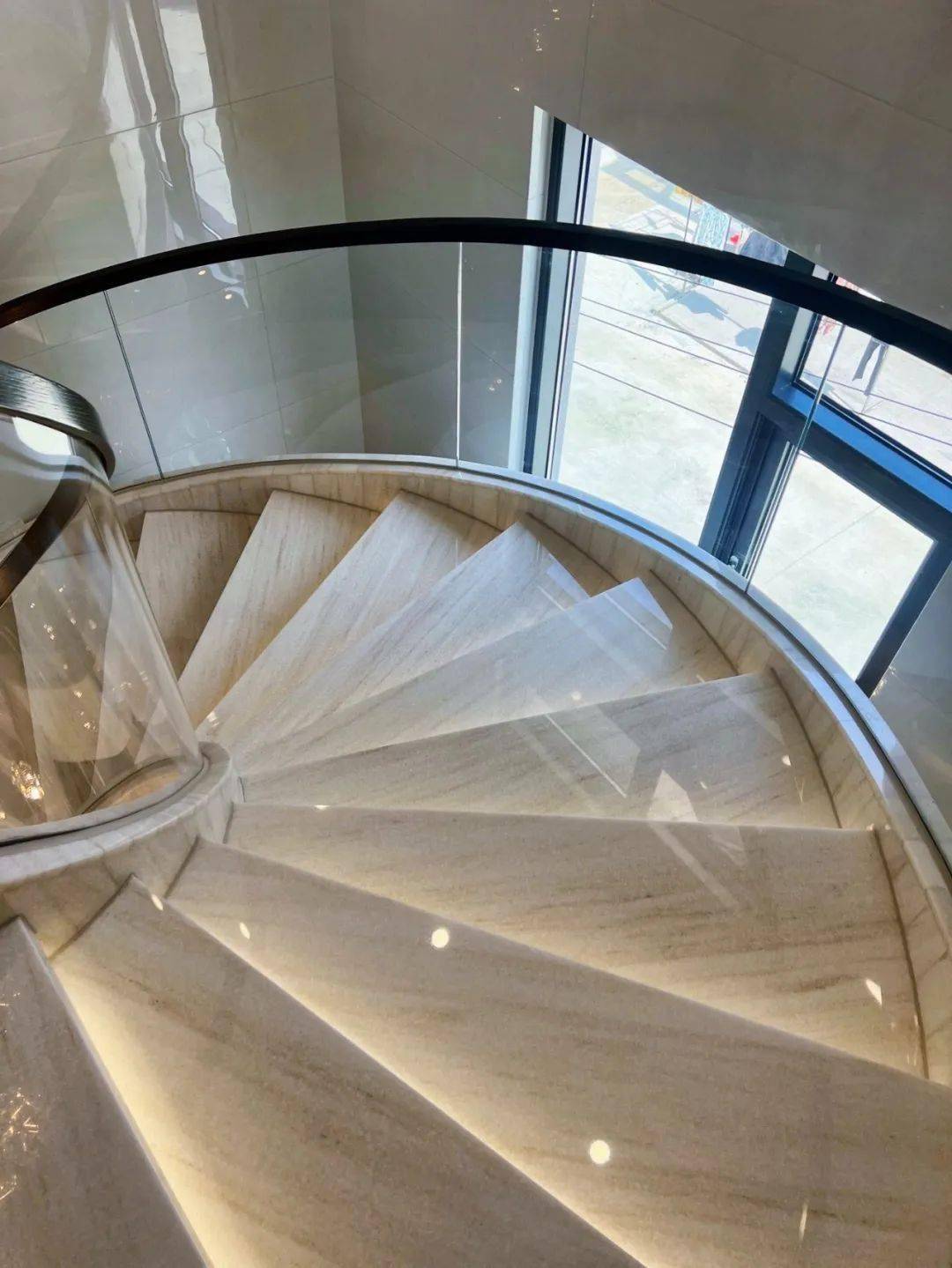 大理石最重要的应用场景之一 ——楼梯