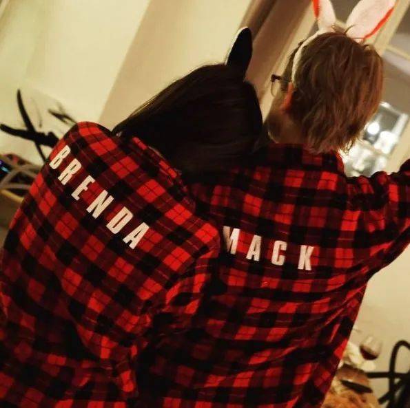 2021年4月5日,两人宣布第一个孩子出生,原本是喜悦的时刻,但麦考利之