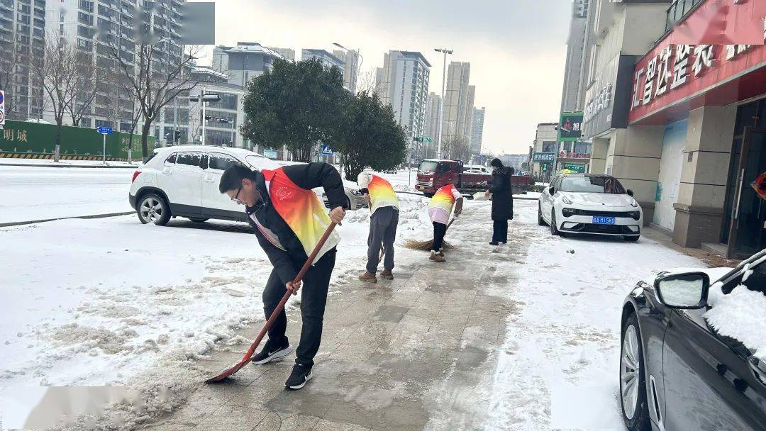 让寒潮变“暖流”！六安这群“志愿红”很暖