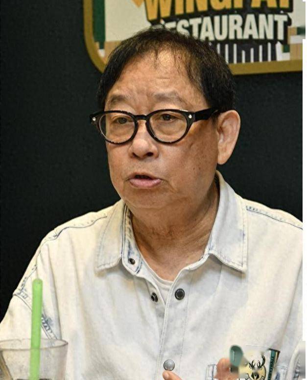 73岁港星经济拮据,月花5万养34岁儿子,自称有骨气