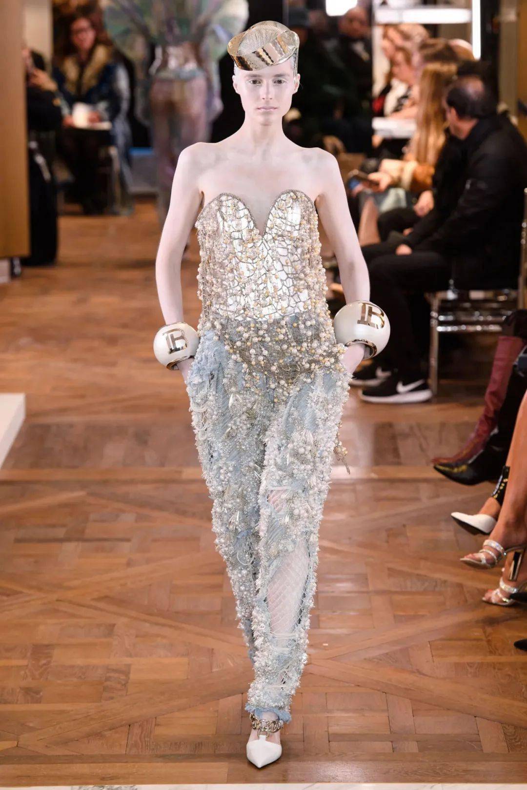 高端牛仔修罗场,t台高定牛仔服装发展史_spring_paul_jean