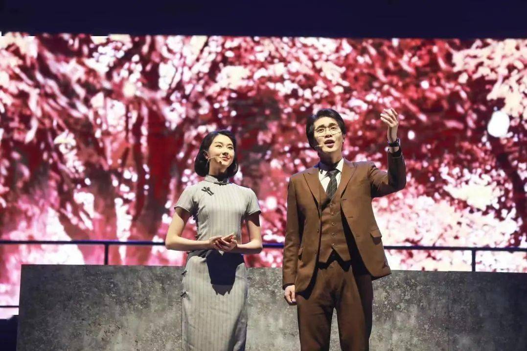 晚上十点,一直在伟长楼……"谈起排练的那段日子,演员范修竹感慨万千