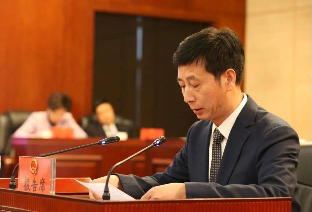 区人大财经委主任委员唐荣光作报告经表决,会议通过了《关于批准北京