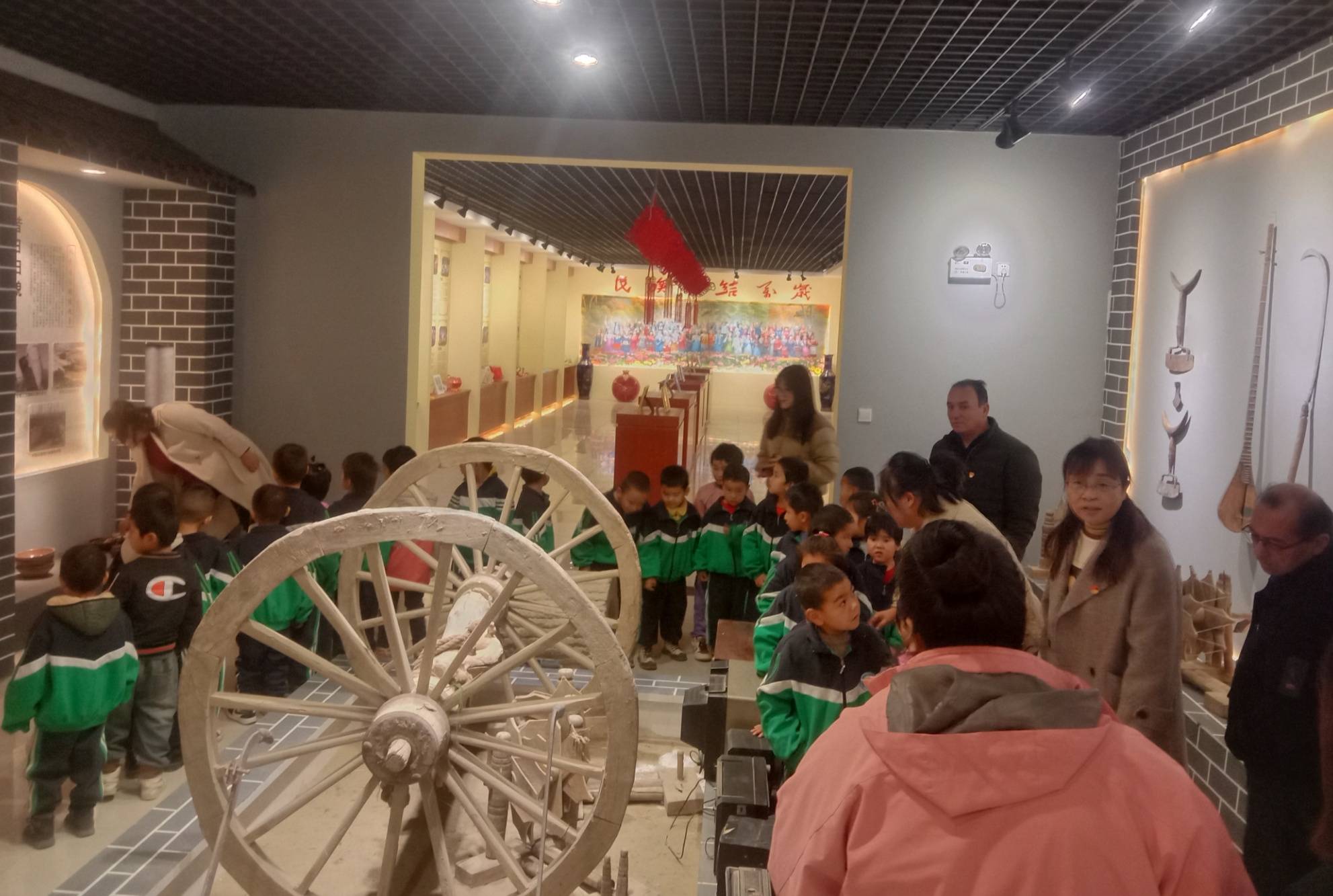 轮台:走进乡村博物馆 读懂家乡巨变美_活动_变化_群巴克