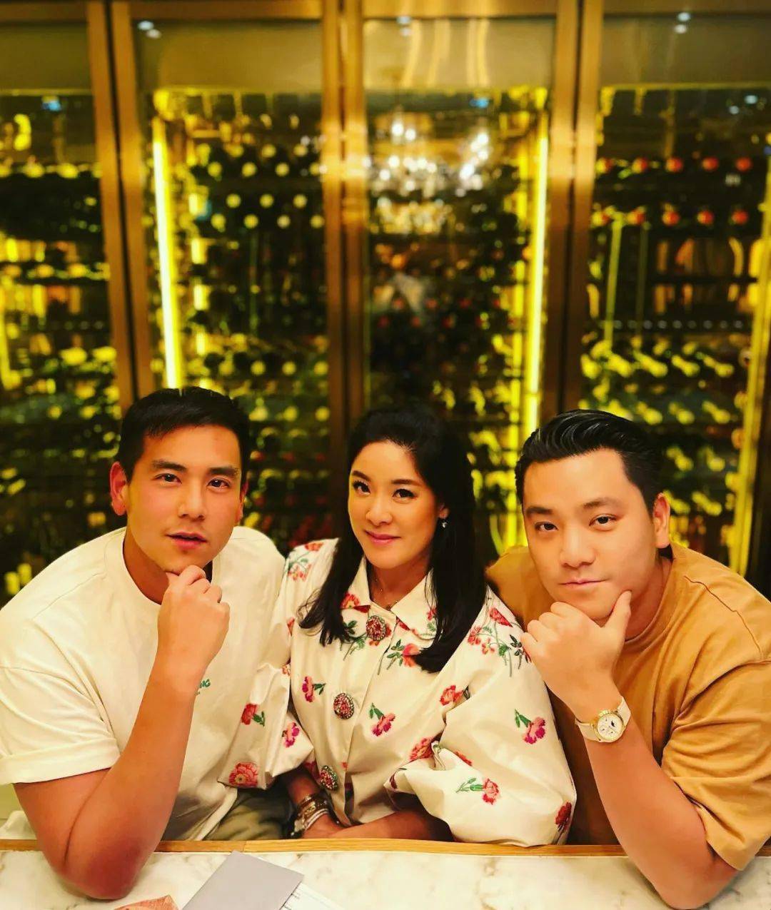 名利场 ||百年企业第四代掌舵人,百亿名媛与她遍及