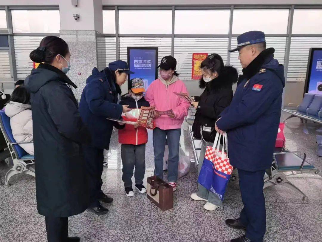 除患攻坚在行动|滨海支队汉沽大队开展消防宣传进车站_活动_知识_旅客