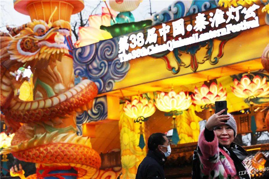 苏州:元宵灯会点亮姑苏夜(特约摄影王建中18:36摄 20:30上线)2月23日