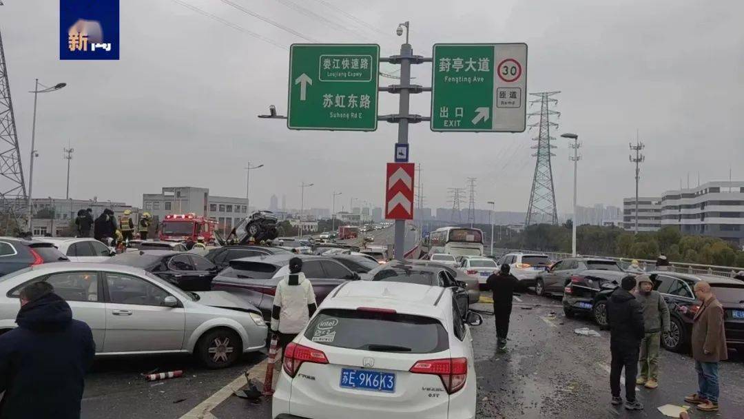 现场视频:高架路结冰,100多台车相撞_道路_事故_车辆
