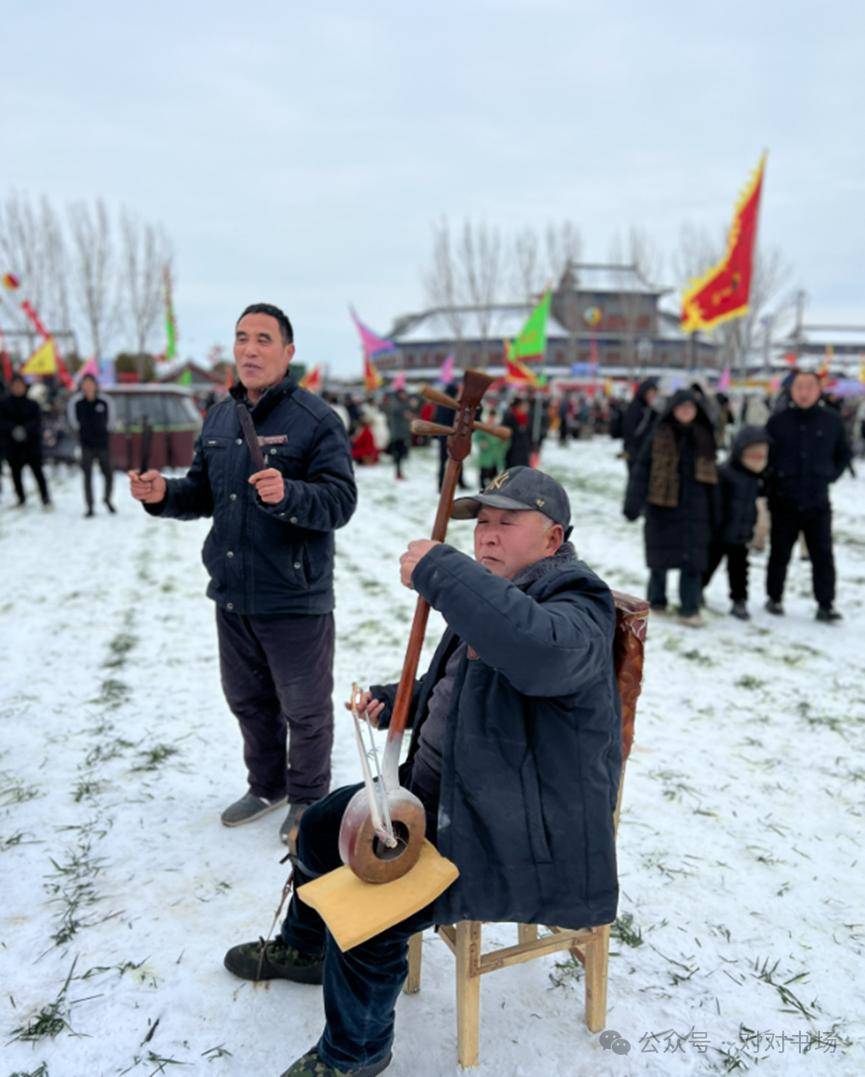 书会期间,说书亮艺,河南坠子,道情,曲子,琴书等曲种应有尽有,规模壮观