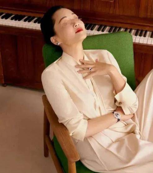 "晴格格"王艳被赶出豪门,15亿豪宅没了,近照堪比「毁容」:唉,可惜了