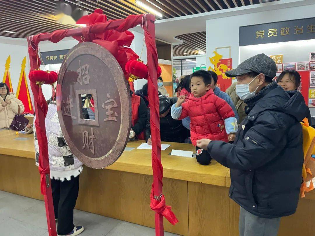 福气投铜钱,百步穿杨.