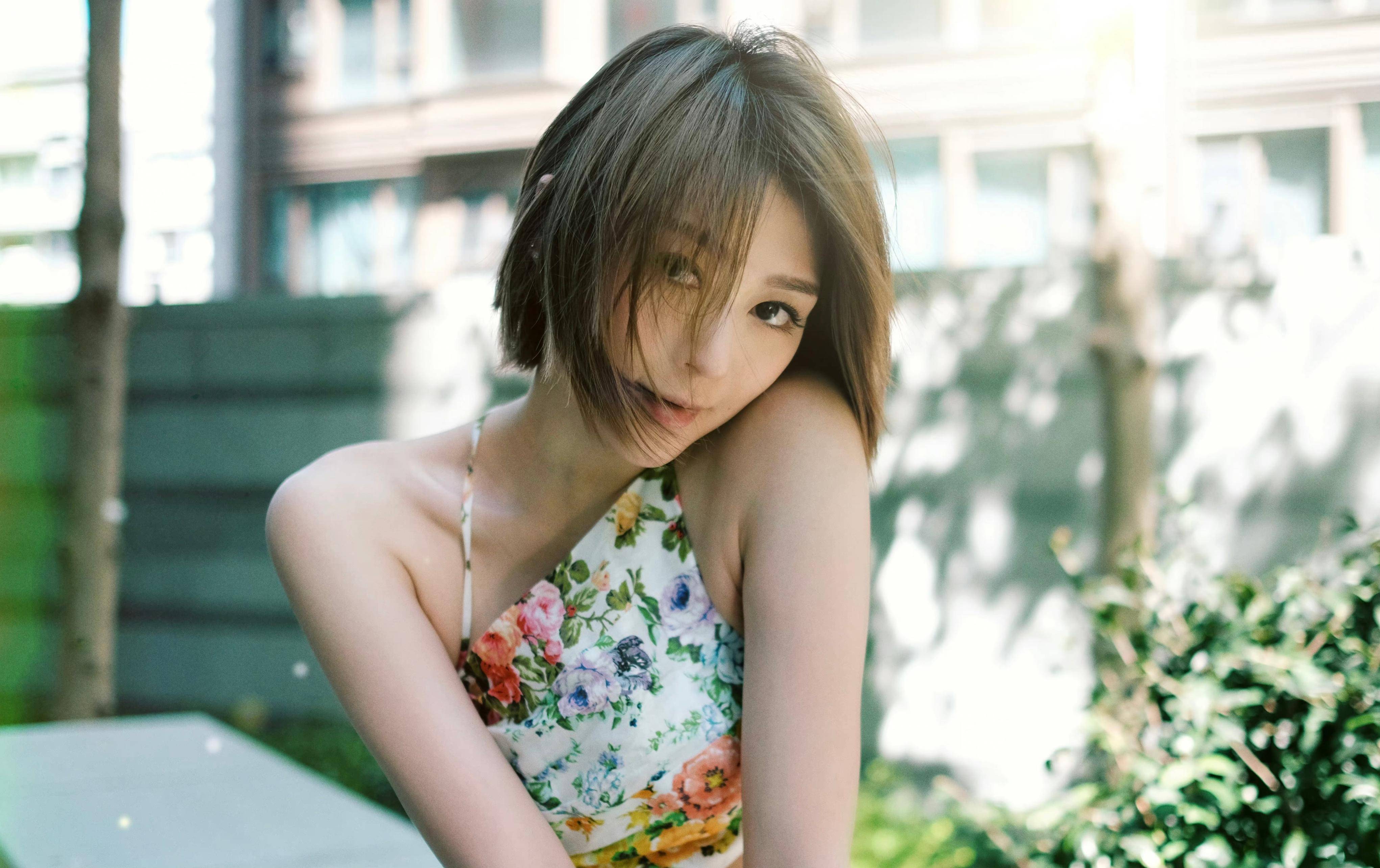 香港知名女星连诗雅宣布怀孕,帅气老公陈家乐想生10个小孩_夫妻俩