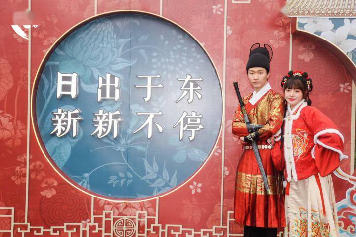 杭州东新街道元宵喜乐会热闹上演_传统_文化广场_花灯