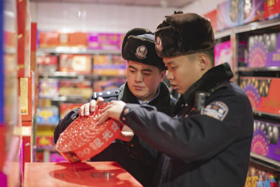 冰城公安:元宵佳节"年味浓" 安保护航"警相随"_工作_巡逻_组织