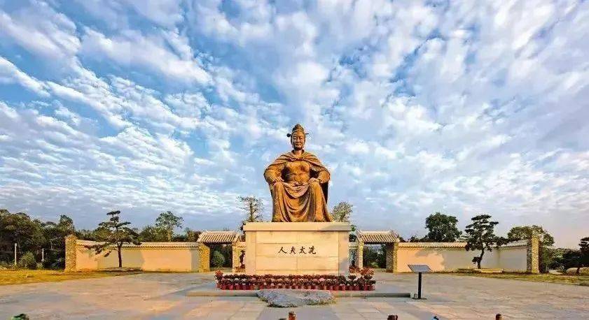 每团送烤乳猪一只,豪叹价值1488元鲍参翅肚盛宴,升级海东温泉度假村