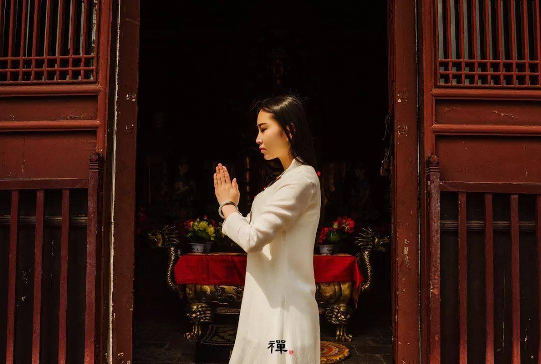 ""我家虽然已经搬到城里了,可我从小在这儿长大,我也有资格分一套.