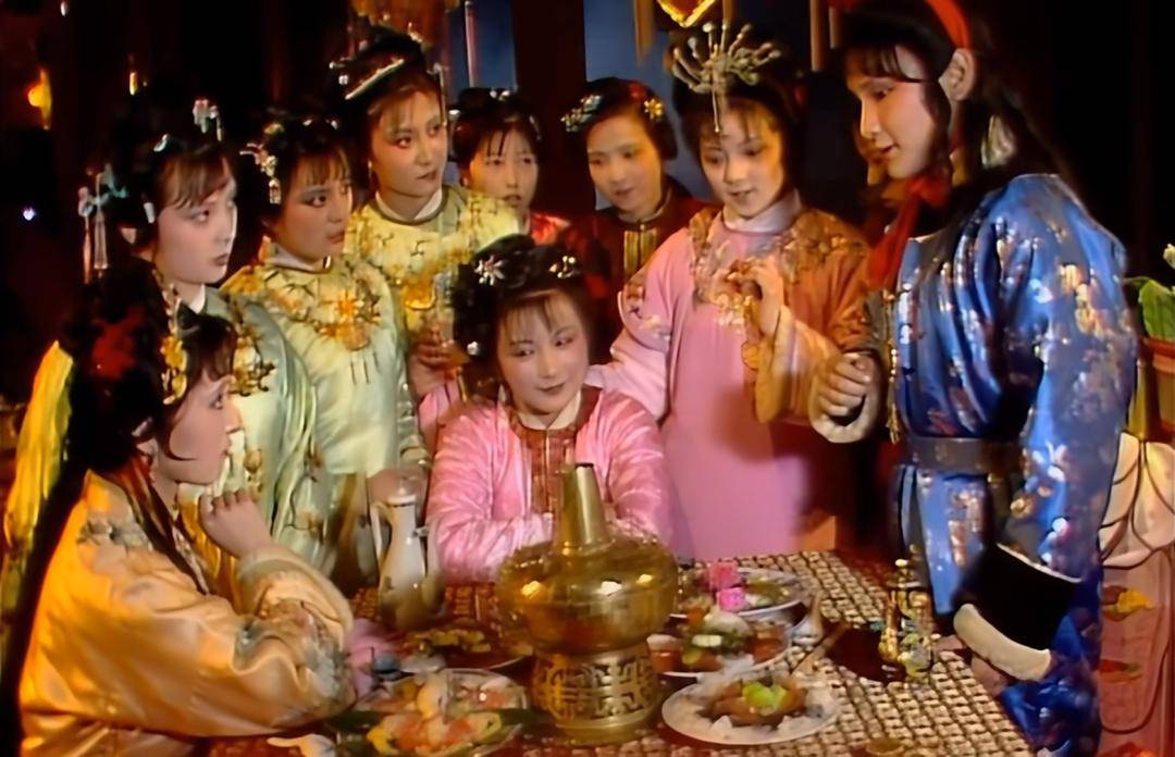 因为它是雅俗共赏的东西,明清两代的知识分子,几乎没有一个人没有接触