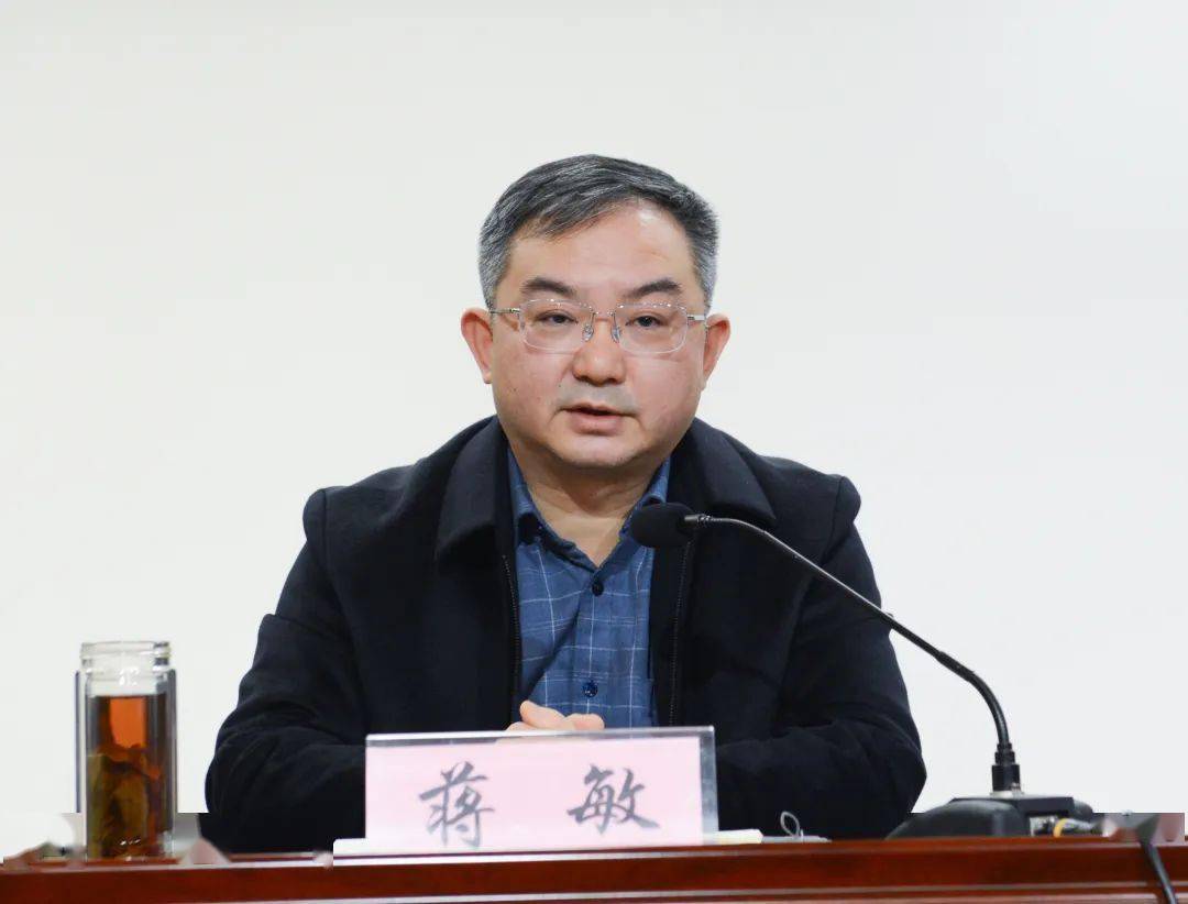 会上,开发区经发局副局长,应急办专职副主任臧伟对近期消防安全工作