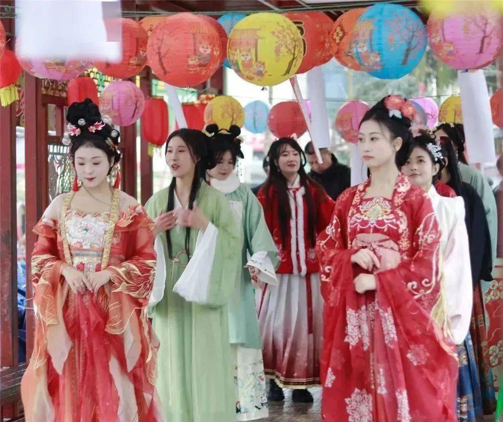 茶叶优质菜籽油,涪江大曲剪纸,卧佛竹麻编,玉溪石刻多种参展产品尽情