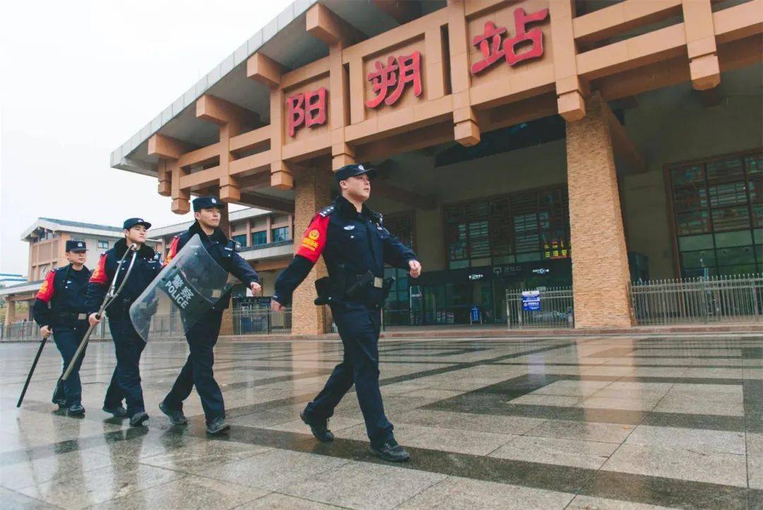 13年,他从辅警 → 铁警 → 所长!_覃伟_工作_主动