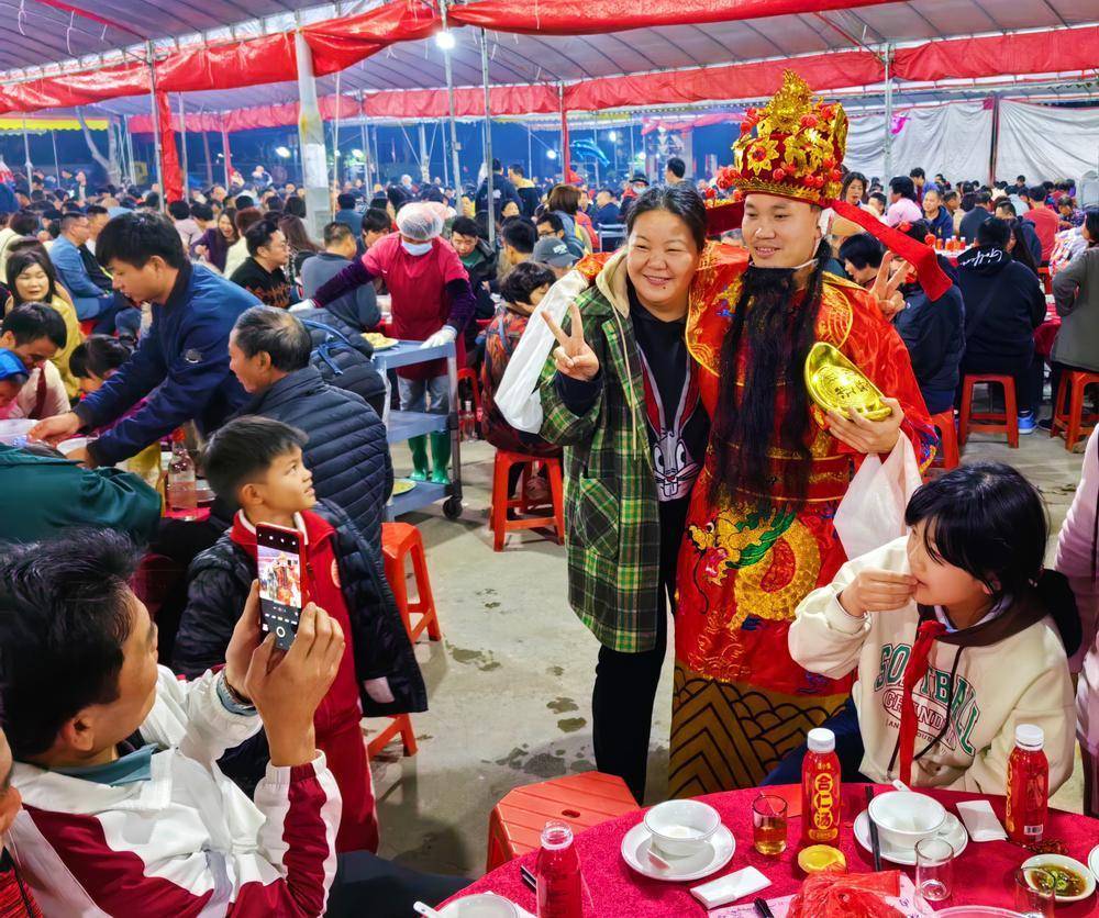 佛山容桂举行"饮灯酒"活动_顺德_村民_马冈
