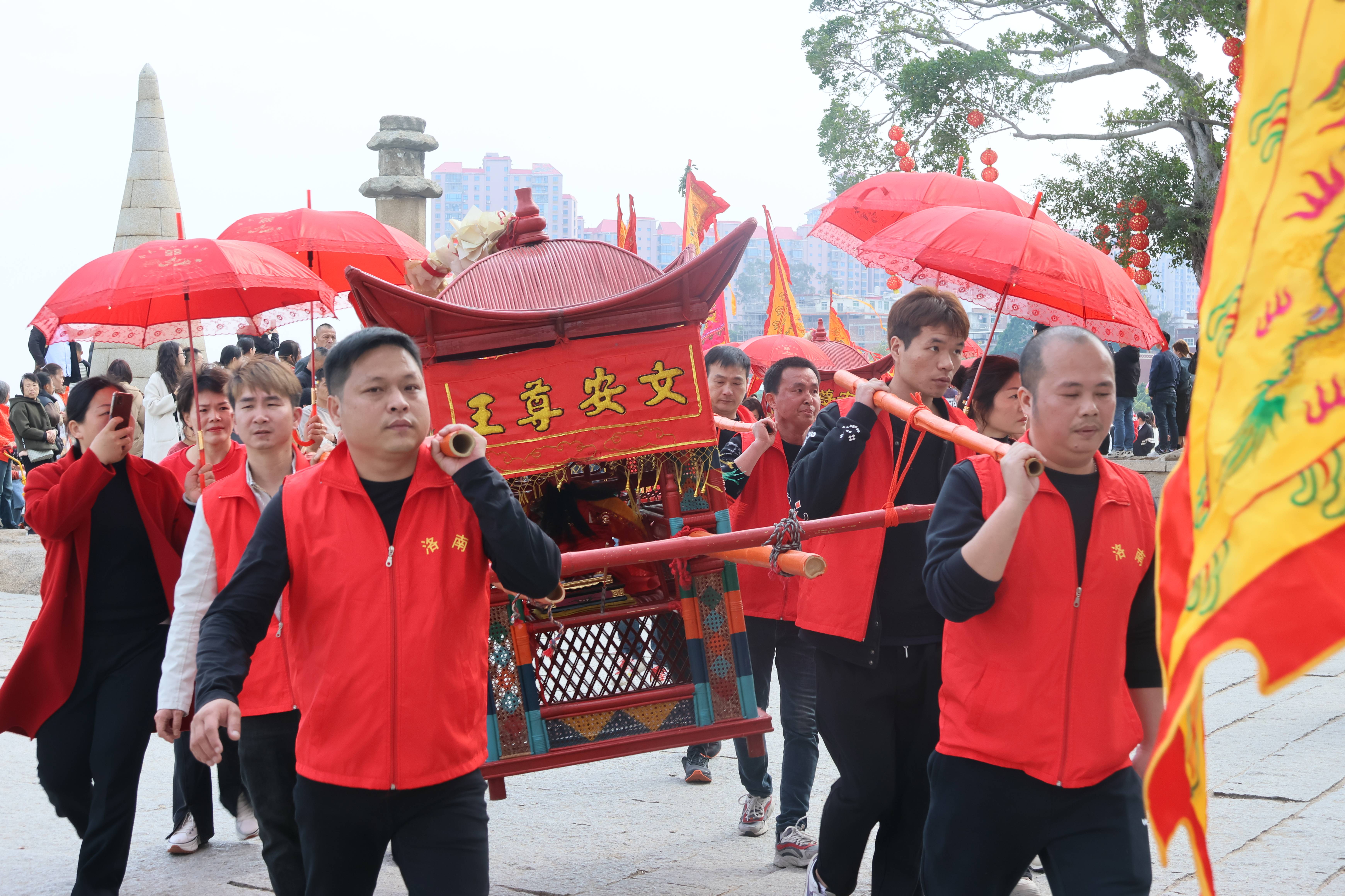 photo在一些人"年味儿淡了"的感叹声中,以往村里"自娱自乐"的游神活动