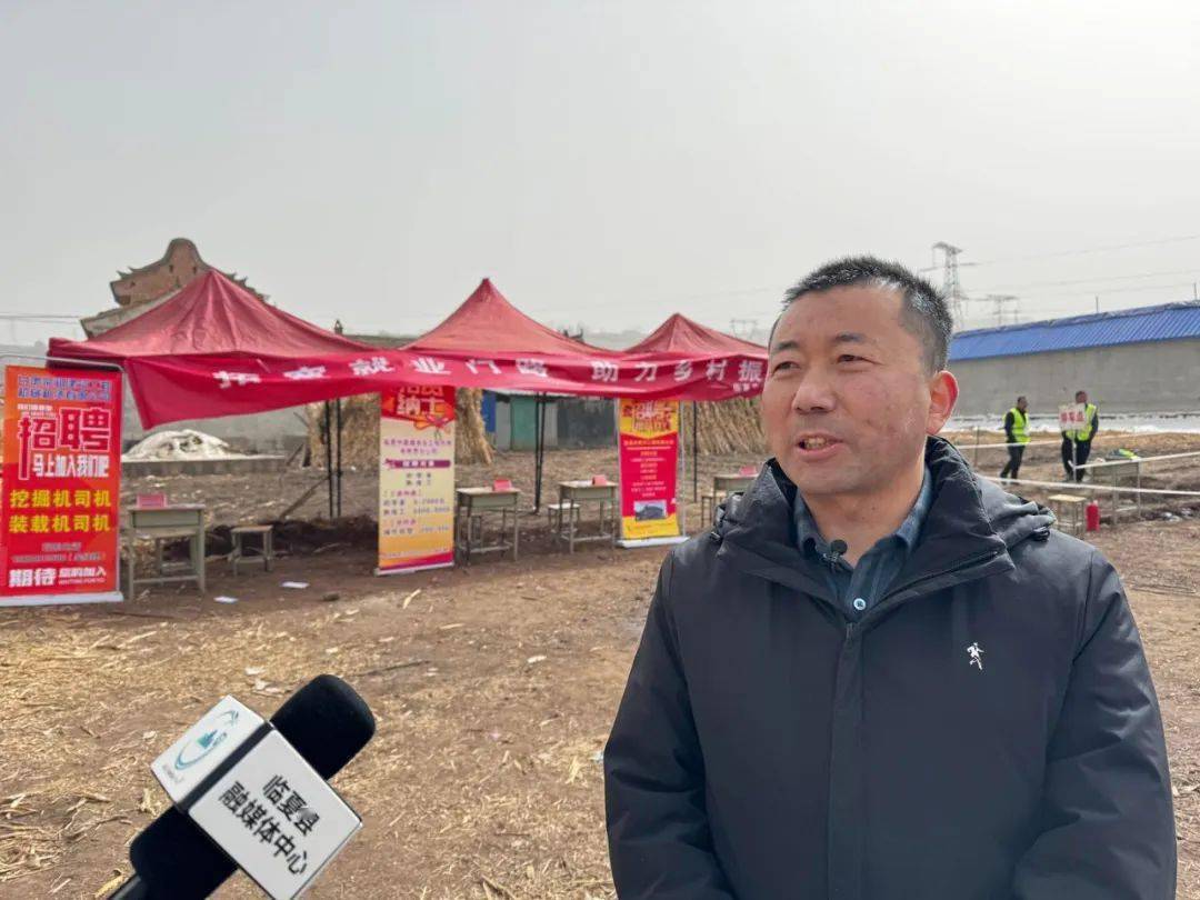 2024年临夏县省级劳务品牌挖掘机驾驶员培训班结业鉴定考试暨"春风行动"专场岗位推介会举行