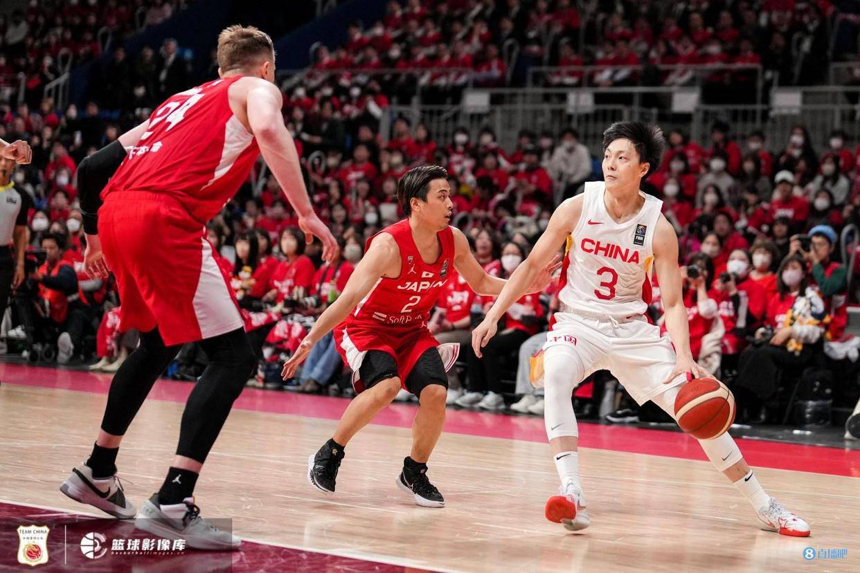 袁方:日本队能坚持和发挥自己的优势 而中国队各方面都没啥优势_分析