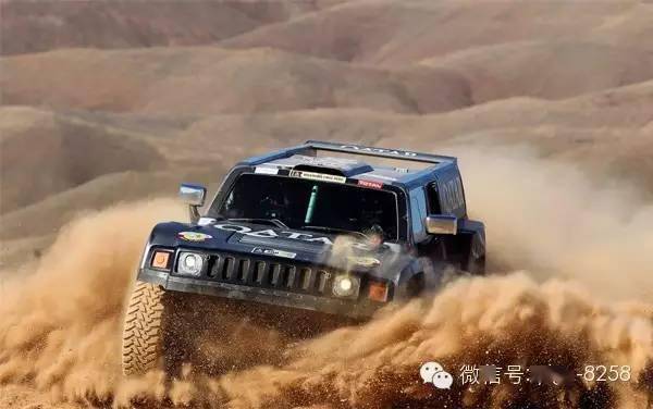 在一望无际的沙漠上飞驰,在辽阔无边的草原上极速前进,自然的力量让人