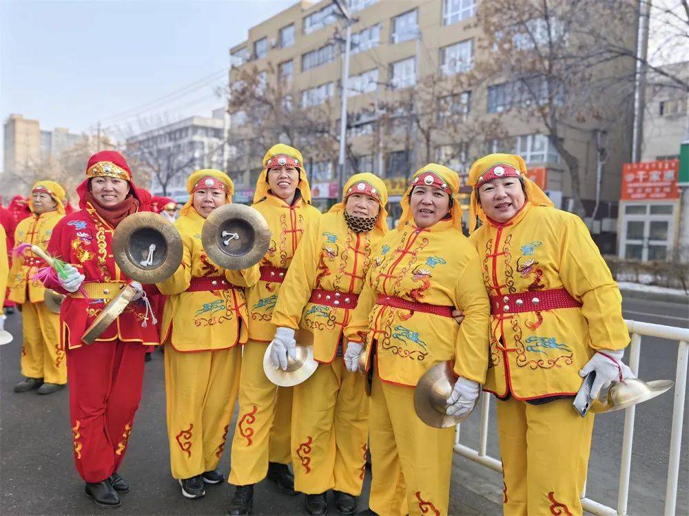 威风锣鼓队有位"灵魂女指挥"~_艾力米_努尔·阿_小营盘镇
