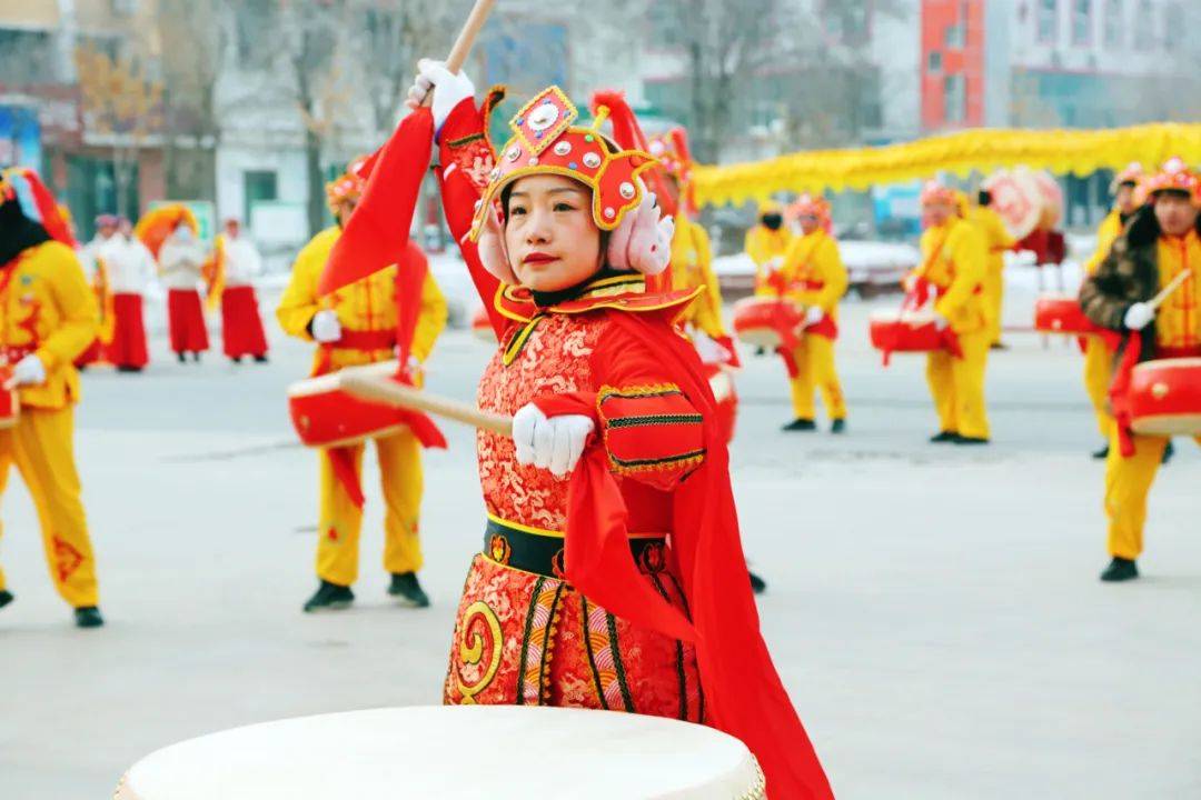 元宵佳节八师各团场社火巡游超燃→_表演_群众_活动
