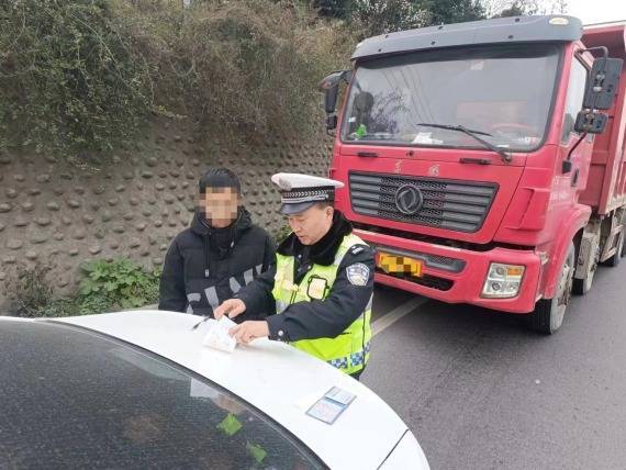 和女儿约好过元宵,他却失约了——成都49岁交警牺牲在春运夜巡一线