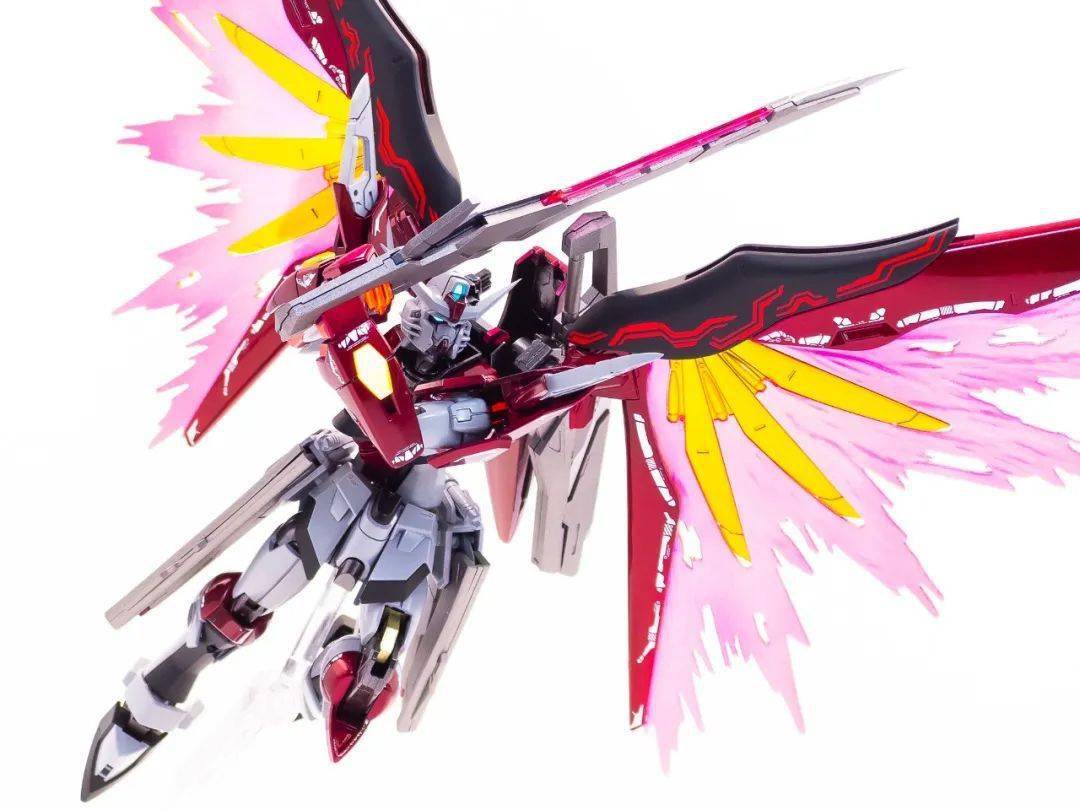 而且,这台机体还能双持阿隆戴特,双刀流启动!