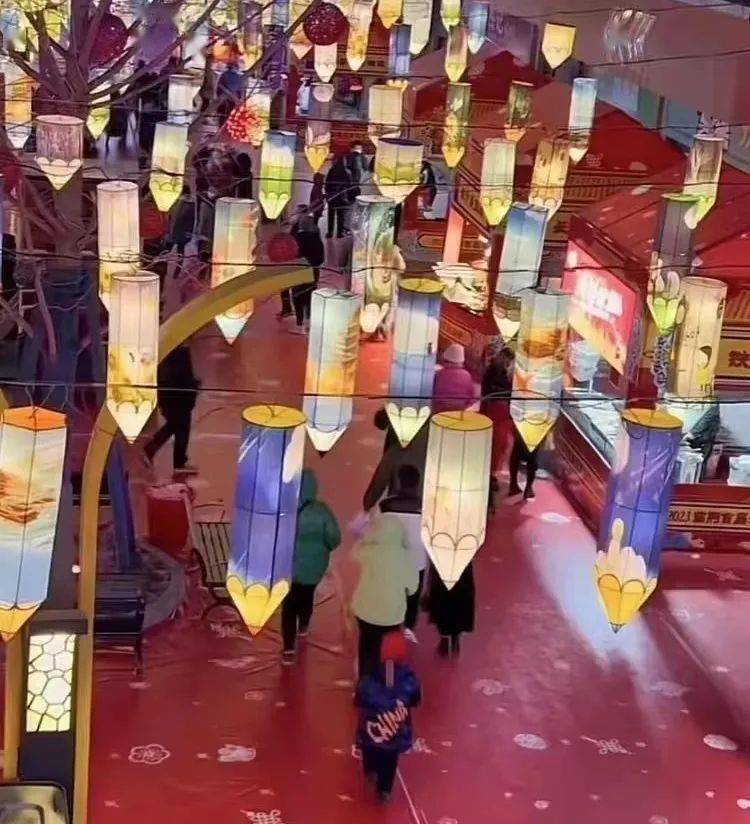 "朐城老街"文旅市集主题特色:集市包括本地特色餐饮区,海鲜大排档