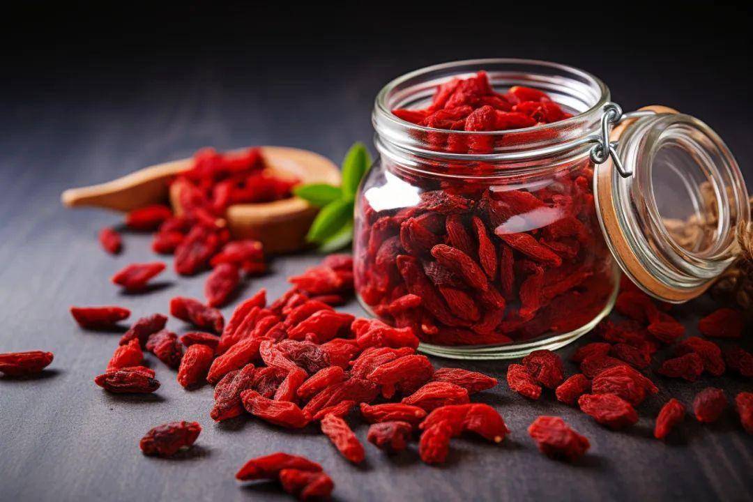 每晚睡前"生嚼几粒枸杞",一段时间之后,或有5个好处不请自来_肝脏_是