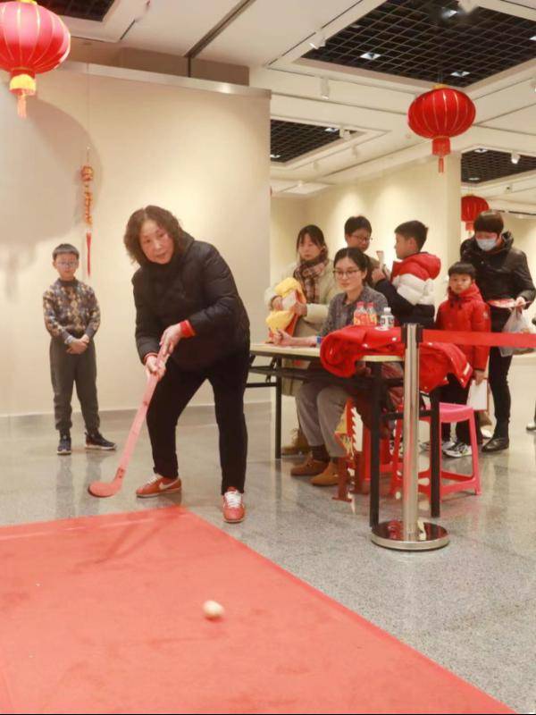 伴随着悠扬的宋韵乐曲,古趣捶丸,国风投壶,蹴鞠,飞运乒乓,旱地冰壶等