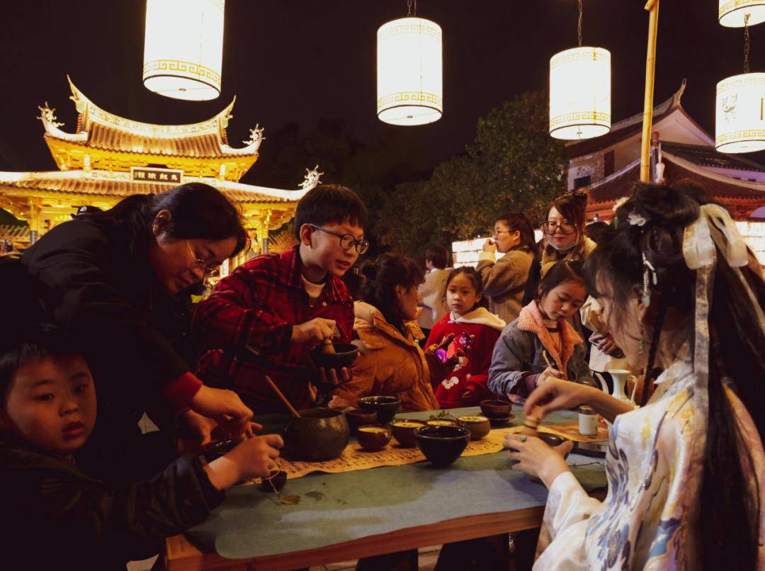 国风灯会,打铁花,宋代点茶…元宵节溪禾山"庙"趣