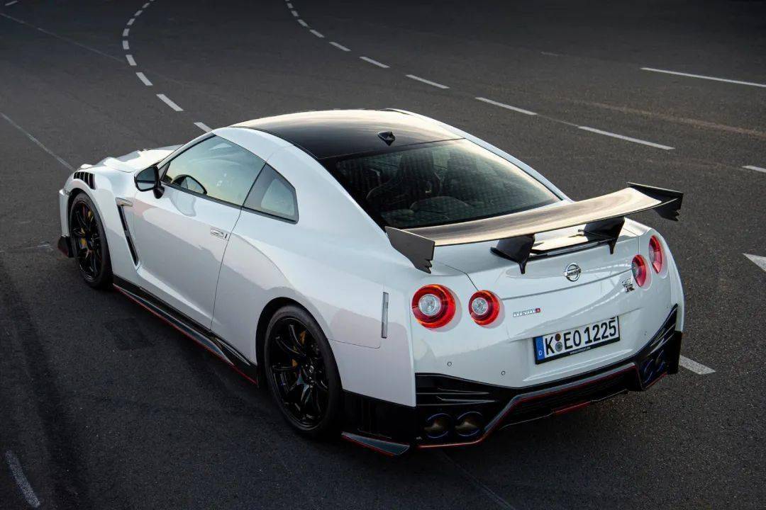你大爷就是你大爷,autoart gtr r35 nismo 2022模型试玩_nismo_独立