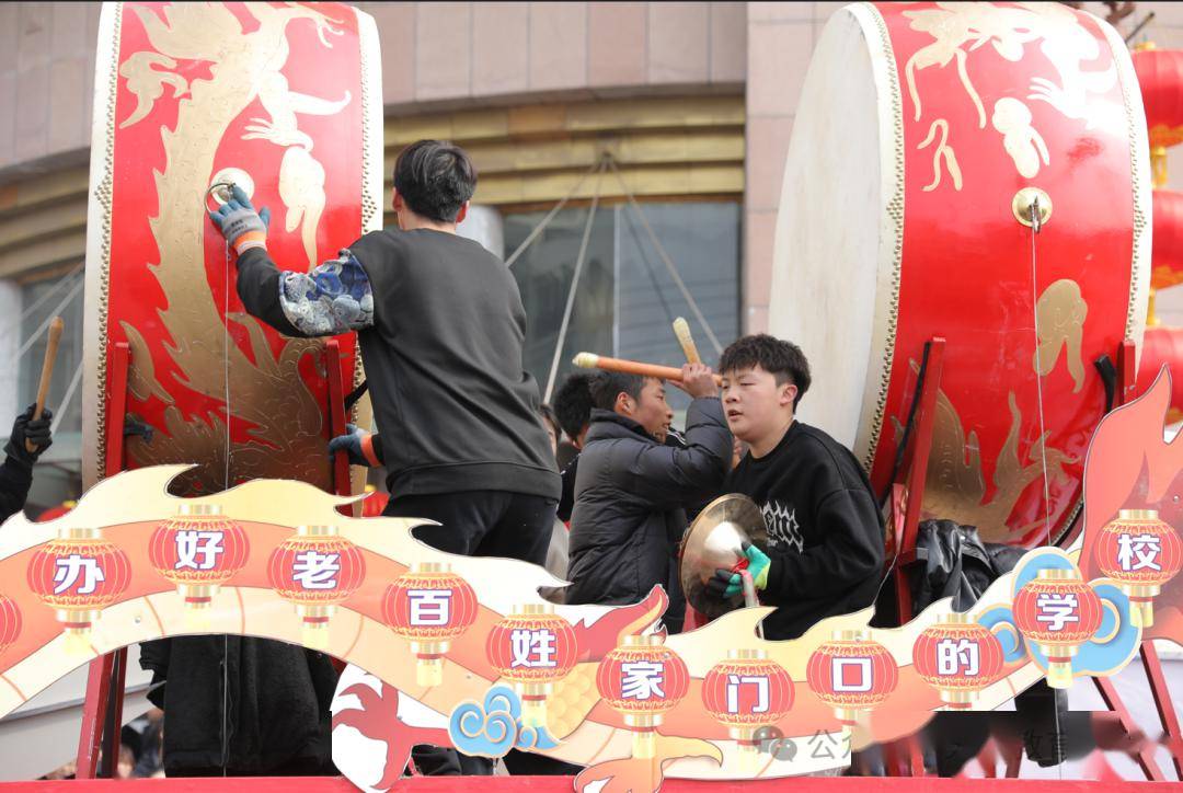 甘谷县学校师生春节社火表演"炸街"_教育_活动_全县
