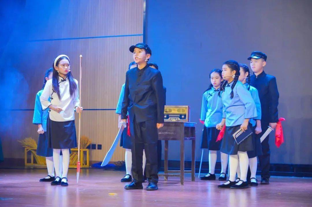 安吉县第七小学《姥说》△ 安吉艺术高级中学《云上》△ 安吉县第