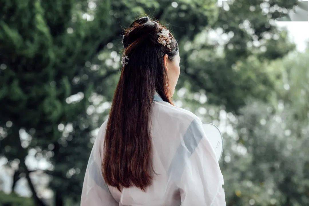 王安石将儿媳另嫁他人,儿子思念之下写了一首词,最后三句最经典_豆蔻