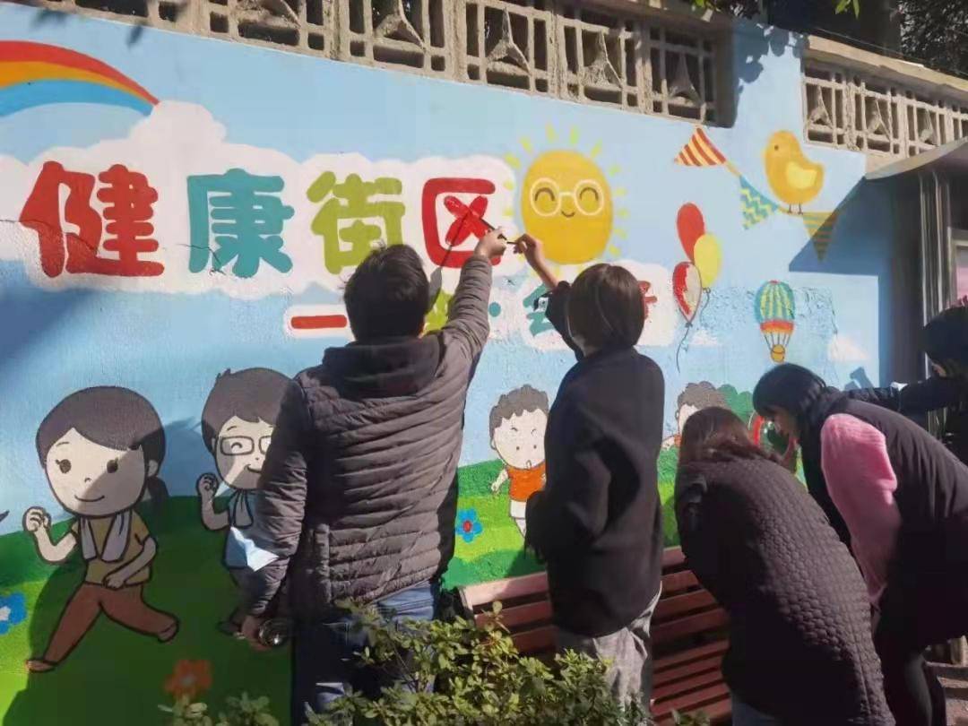 持续开展周四义务劳动,实施了环境整治专项行动,"上海市民健康公约"