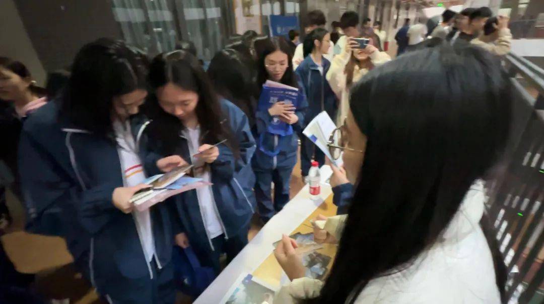 讲好南国故事 | 感恩母校行-回访汕头市潮南实验学校_宣传_活动_吕欣