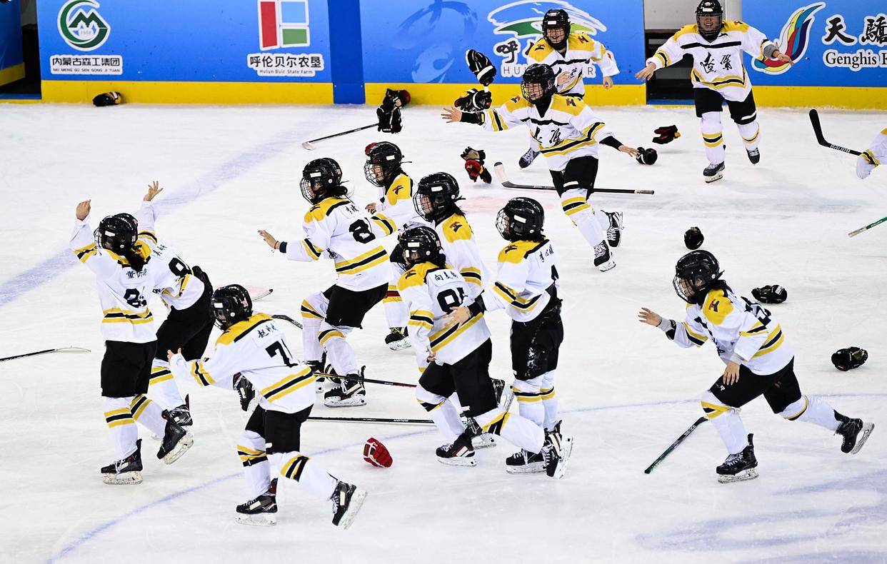 冰球——女子青年组:辽宁队获铜牌