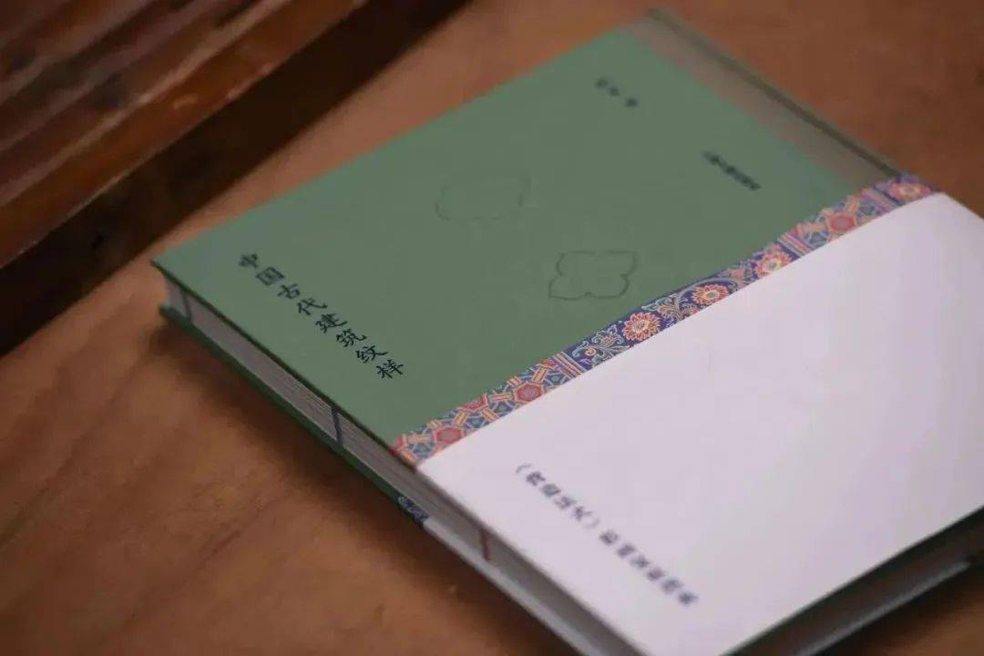 当你打开这本书时,收获的不仅仅是一幅幅,曾经在亭台楼阁上熠熠生辉的