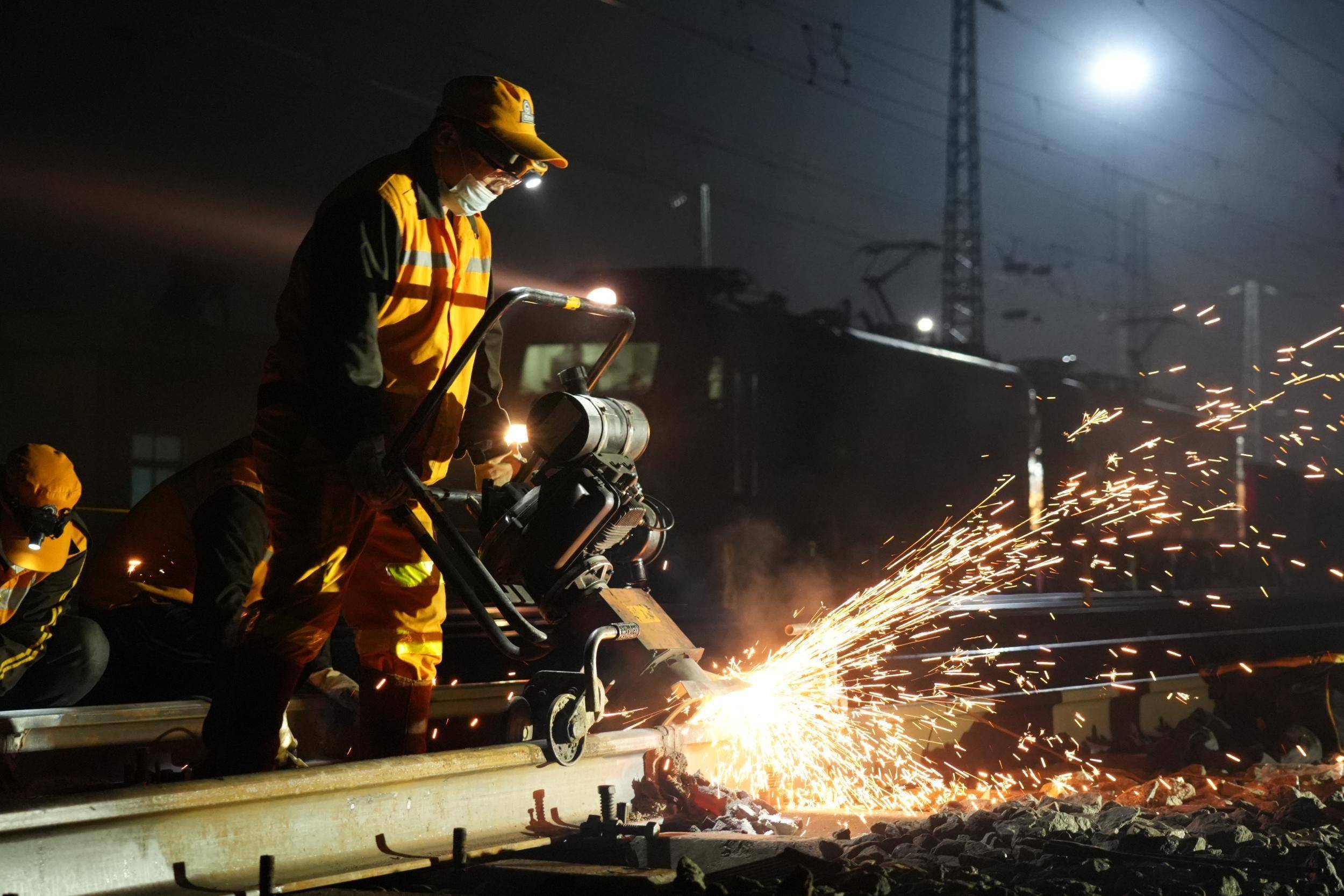 "70后"的最后一个春运_钢轨_作业_徒弟