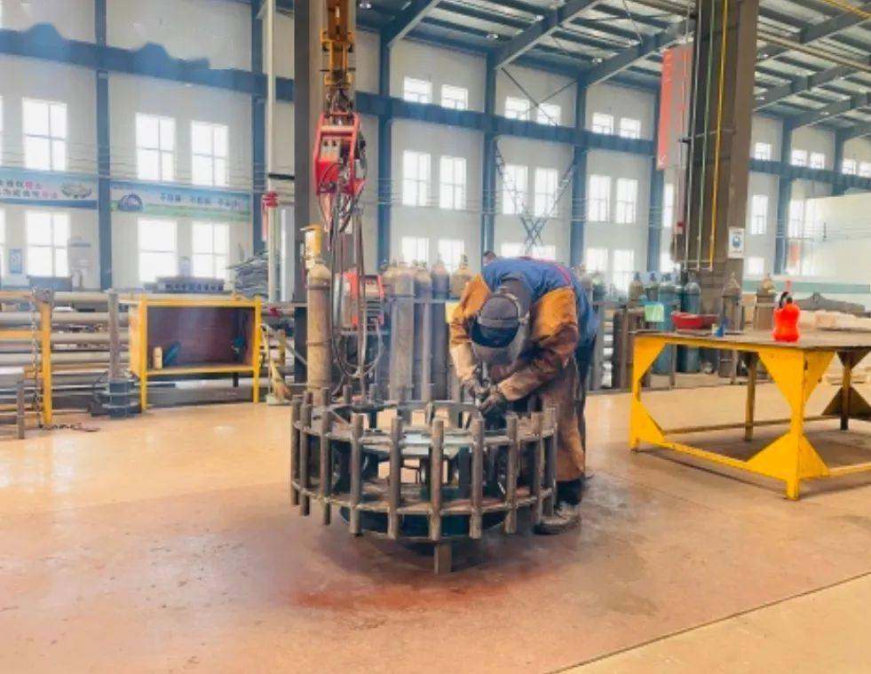 企业主要生产橡胶半履带,鲜食玉米收获机,北斗卫星平地机,履带式运输